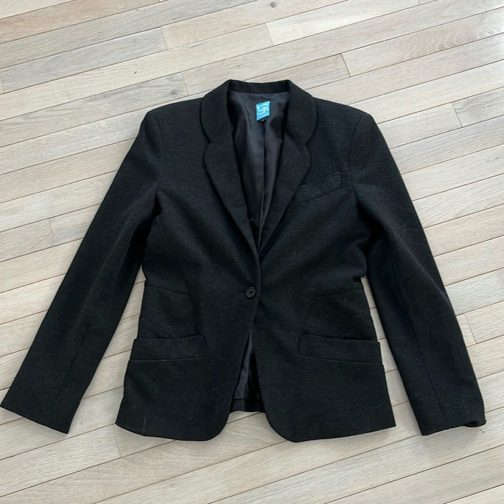 Blazer Bleu Marine à Rayures avec Pantalon Blanc et Chapeau | Sumissura
